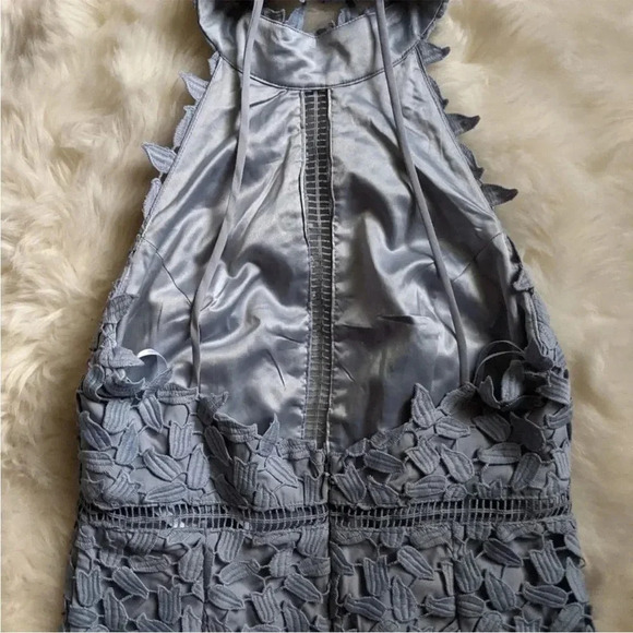 Bardot Gemma Dress in Dusty Blue 4 Revolve Lacy Classy Embroidered Floral EUC - Picture 8 of 12
